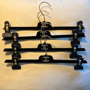🖤CHANEL💕velvet skirt/pants hanger